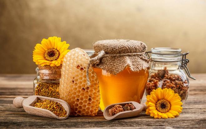Raw Honey vs Regular Honey: Whats the Difference Between the Two?